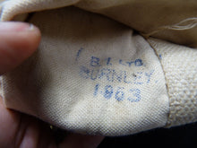 Load image into Gallery viewer, Original WW2 Pattern British Army White Camouflaged Gloves / Gunners Mittens
