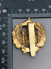 Load image into Gallery viewer, Original WW2 British Army The Essex Regiment Cap Badge
