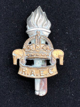 Load image into Gallery viewer, Original WW2 British Army Royal Army Education Corps RAEC Cap Badge
