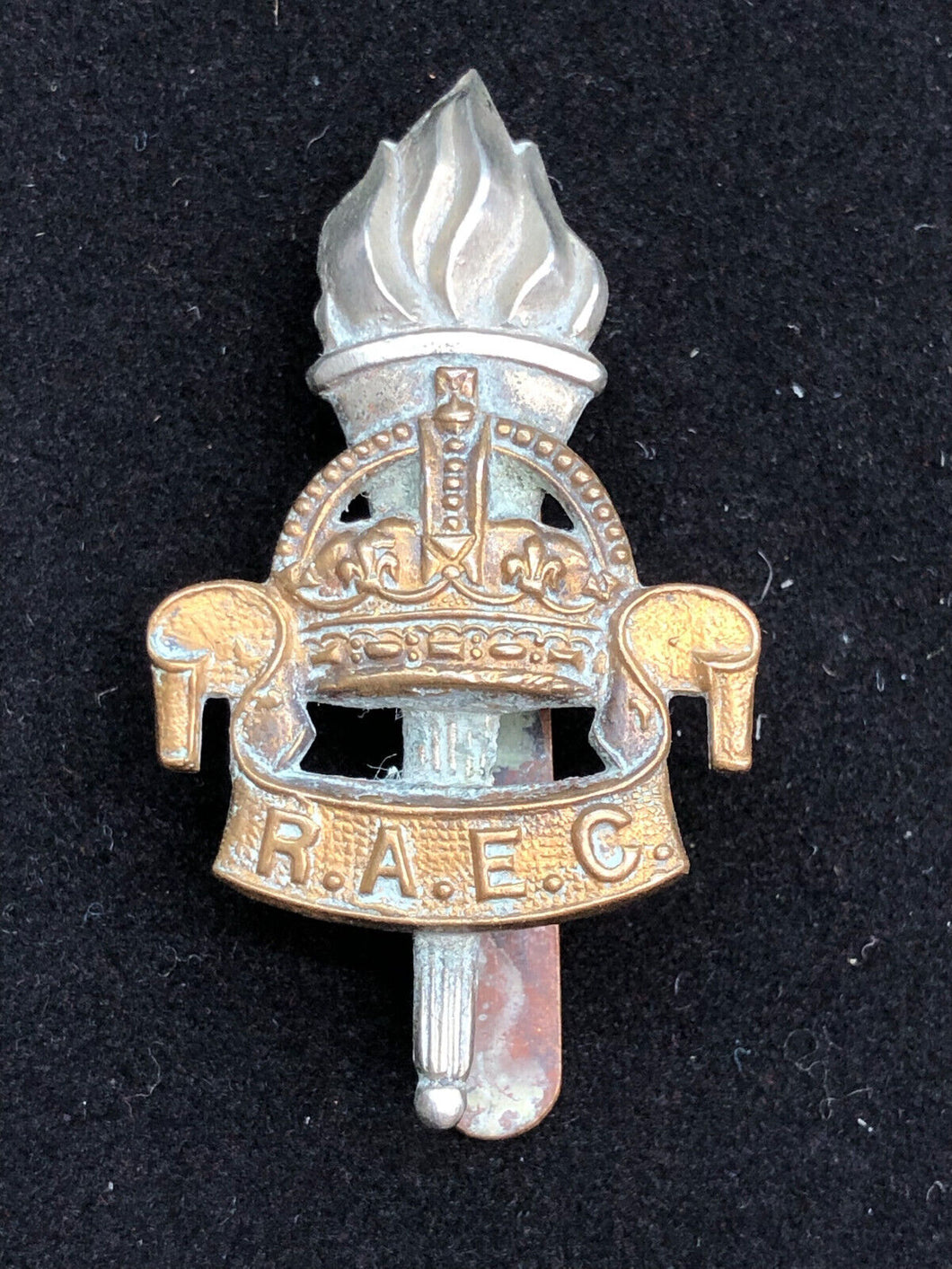 Original WW2 British Army Royal Army Education Corps RAEC Cap Badge