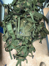 Lade das Bild in den Galerie-Viewer, British Army Woodland DPM PLCE Day Pack Bergen Rucksack mit Seitentasche 
