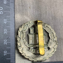 Charger l&#39;image dans la galerie, Original WW2 British Army Northamptonshire Regiment Cap Badge
