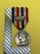 Load image into Gallery viewer, Original French Honour Medal for railroads in Silver Metal - 1913-1939 Named
