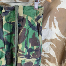 Lade das Bild in den Galerie-Viewer, Britische Armee DPM Camouflage Hose für gemäßigte Temperaturen - 75/80/96 - Vintage Kleidung
