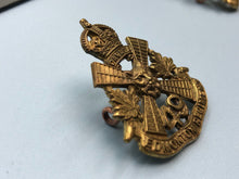 Charger l&#39;image dans la galerie, Genuine Canadian Army 49th The Loyal Edmonton Regiment Cap Badge
