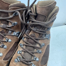 Load image into Gallery viewer, British Army Surplus Brown Leather Combat Boots - Iturri - Size UK 8 L - The Militaria Shop
