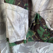 Lade das Bild in den Galerie-Viewer, Genuine British Army DPM Camouflaged Combat Smock Jacket - Size 38&quot; Chest
