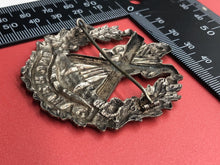 Lade das Bild in den Galerie-Viewer, Original WW1 British Cameron Highlanders Sweetheart Brooched Cap Badge
