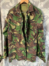 Charger l&#39;image dans la galerie, Genuine British Army DPM Lightweight Combat Jacket - Size 190/104
