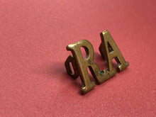 Load image into Gallery viewer, Original WW1/WW2 British Army Royal Artillery Shoulder Title
