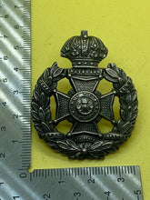 Charger l&#39;image dans la galerie, Original WW1 British Army Rifle Brigade Cap Badge
