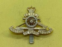 Lade das Bild in den Galerie-Viewer, Original British Army Royal Artillery Post 1953 Staybrite Cap Badge
