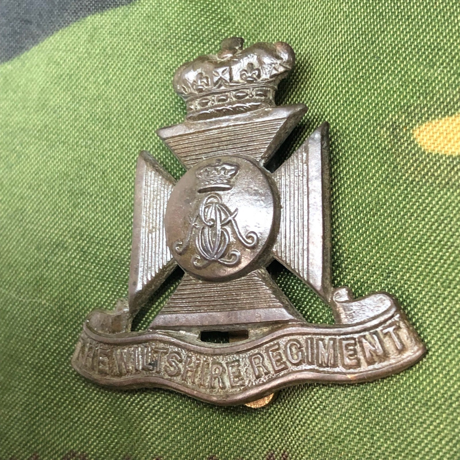 Original WW2 British Army Cap Badge - The Wiltshire Regiment - The Militaria Shop