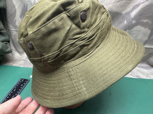 Charger l&#39;image dans la galerie, Original British Army WW2 Pattern 1950s Boonie Jungle Hat - New Old Stock 6 5/8
