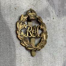 Load image into Gallery viewer, Original WW2 British Army Royal Armoured Corps Cap Badge
