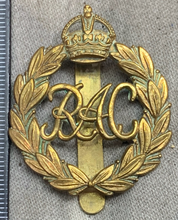 Charger l&#39;image dans la galerie, Original WW2 British Army Royal Armoured Corps Cap Badge
