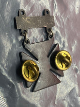 Lade das Bild in den Galerie-Viewer, Original US Army WW2 Award Badge with RIFLE Bar
