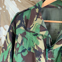 Charger l&#39;image dans la galerie, Genuine British Army Smock Combat 1968 Pattern DPM Camouflage - Size 2
