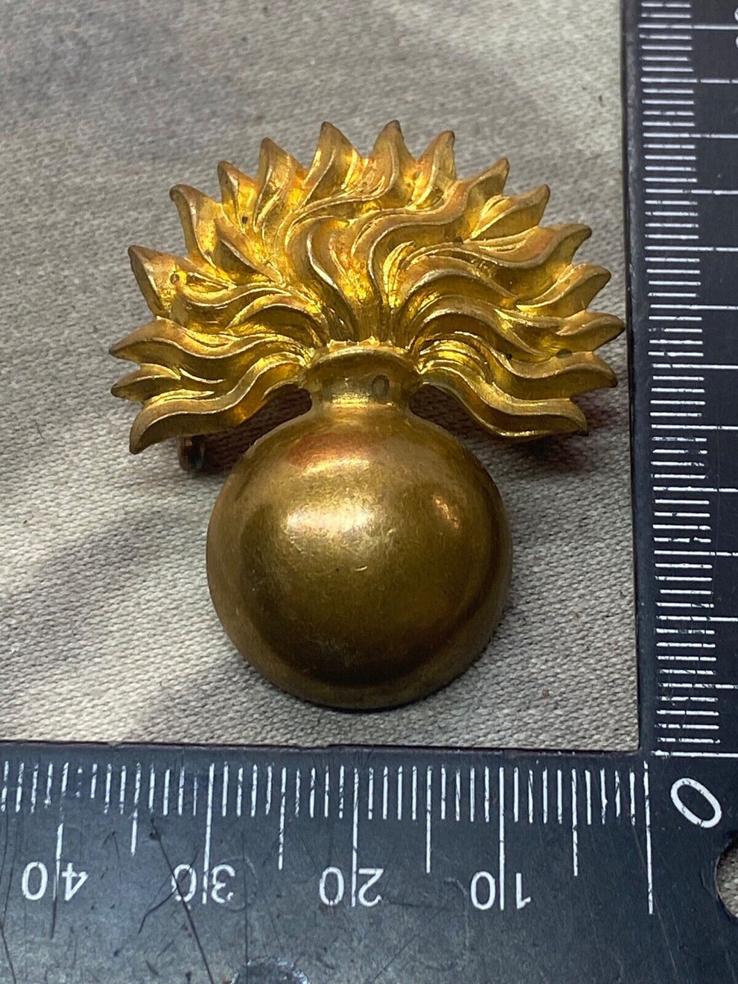 Original WW1 / WW2 British Army Grenadier Guards Cap Badge