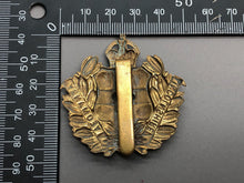 Lade das Bild in den Galerie-Viewer, Original WW1 British Army Cap Badge - Lincolnshire Yeomanry
