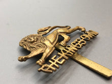 Lade das Bild in den Galerie-Viewer, Original British Army WW2 Kings Own ( Royal Lancaster Regiment ) Cap Badge
