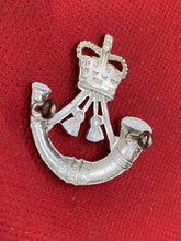 Charger l&#39;image dans la galerie, British Army Queen&#39;s Crown Light Infantry Cap Badge
