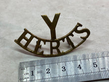 Load image into Gallery viewer, Original WW1 British Army Herts Yeomanry Brass Shoulder Title
