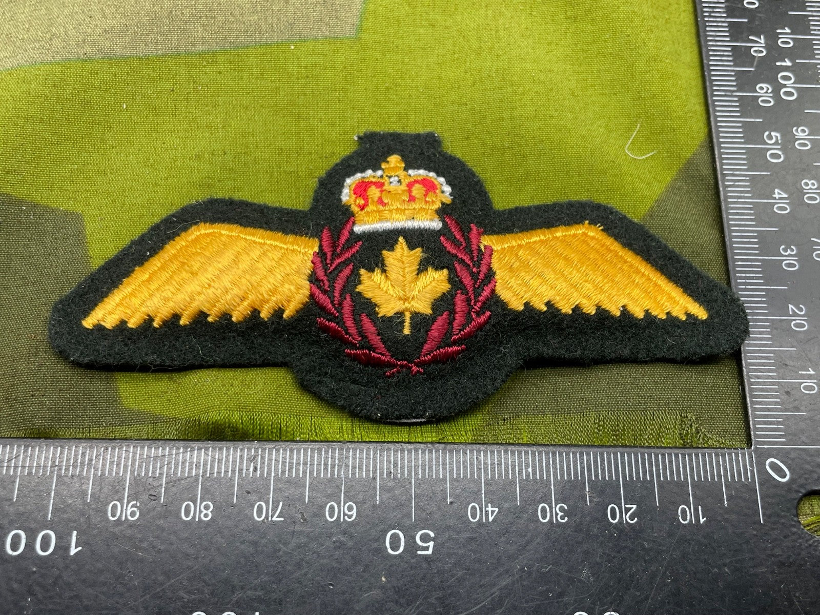 Canadian Air Force Pilots Badge with Gold Maple Leaf Centre - The Militaria Shop