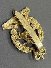 Load image into Gallery viewer, Original British Army Royal Army Veterinary Corps Cap Badge
