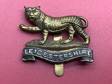 Lade das Bild in den Galerie-Viewer, Original WW2 British Army Leicestershire Regiment Cap Badge - Rare Maker
