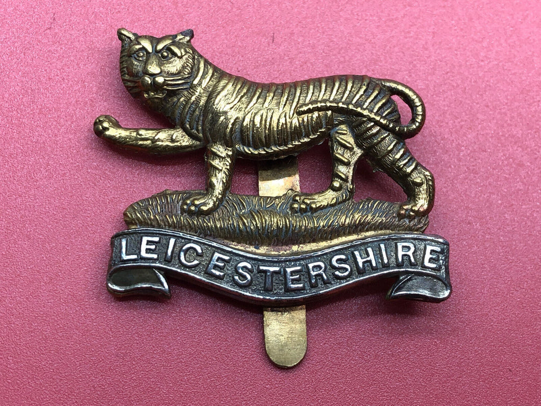 Original WW2 British Army Leicestershire Regiment Cap Badge - Rare Maker