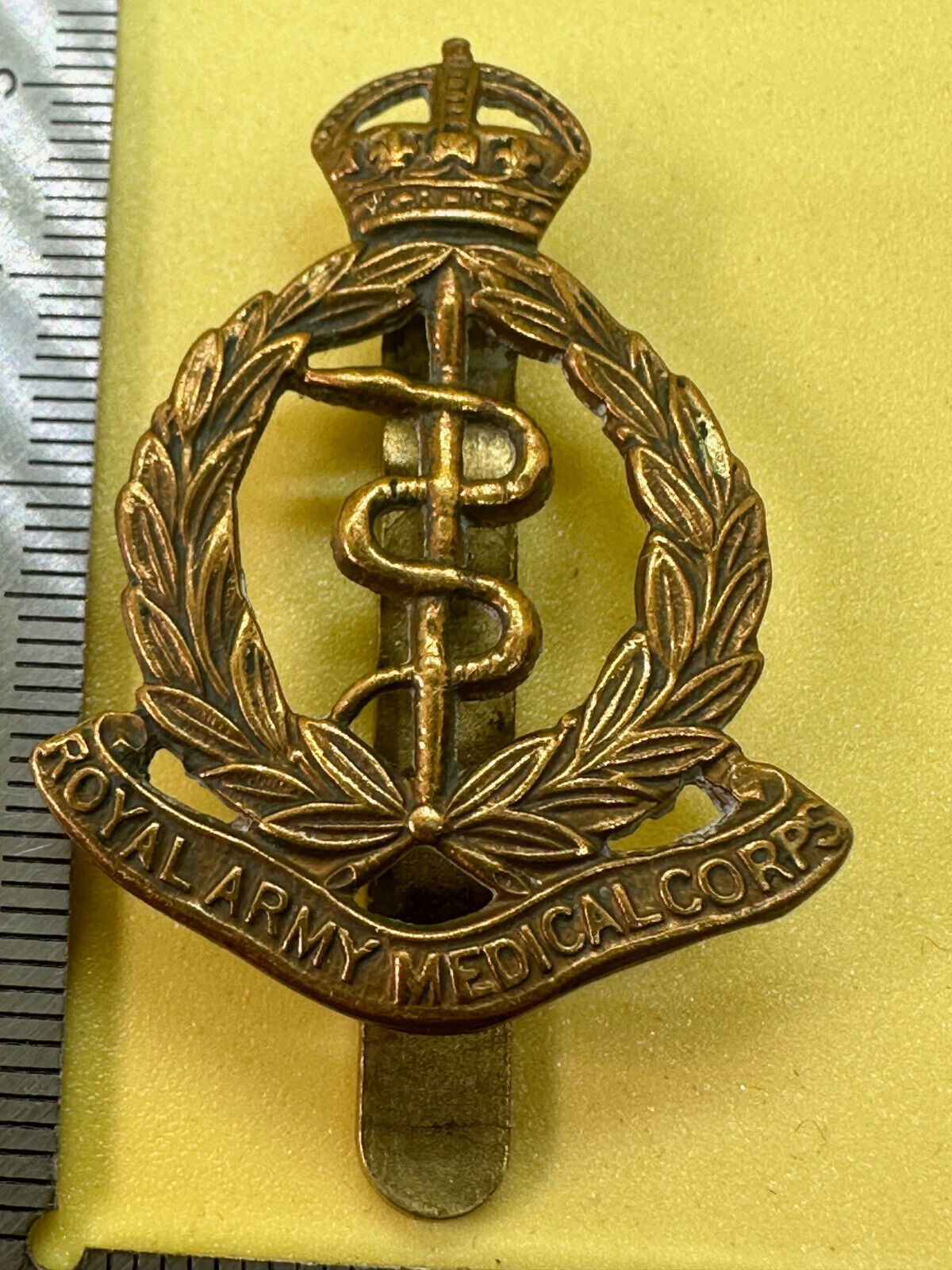 Original WW1 / WW2 British Army RAMC Royal Army Medical Corps Cap Badge