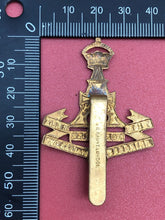 Charger l&#39;image dans la galerie, Original WW2 British Army Yorkshire Regiment (Green Howards) Cap Badge
