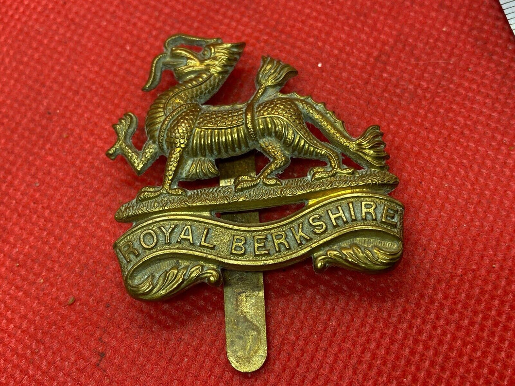 Original WW1 / WW2 British Army Royal Berkshire Regiment Cap Badge