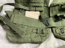 Charger l&#39;image dans la galerie, Original Pair of British Army 58 Pattern Webbing Pouches
