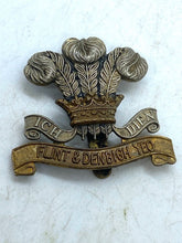 Lade das Bild in den Galerie-Viewer, WW1 British Army Flint &amp; Denbighshire Yeomanry Cap Badge
