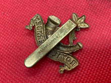 Lade das Bild in den Galerie-Viewer, Original WW1 / WW2 British Army Royal Guernsey Regiment Cap Badge
