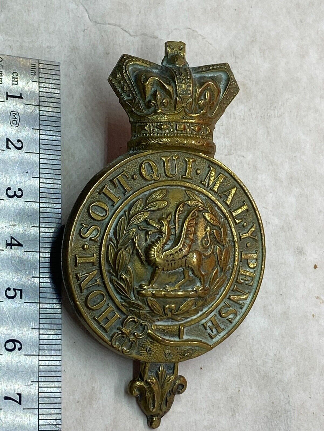 British Army Victorian Crown Welsh Regiment of Foot Cap Badge