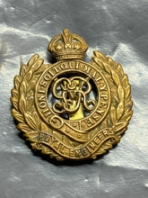 Charger l&#39;image dans la galerie, Original British Army WW1 - George V Royal Engineers Cap Badge
