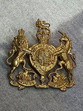 Load image into Gallery viewer, Original WW1 / WW2 British Army General Service Cap / Collar Badge
