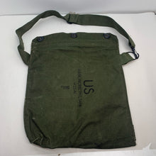 Lade das Bild in den Galerie-Viewer, Genuine US Army Vietnam War M25A1 Tank Crew Gas Mask Carrying Bag
