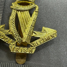 Charger l&#39;image dans la galerie, The Royal Irish Regiment - British Army Cap Badge
