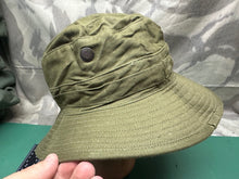 Charger l&#39;image dans la galerie, Original British Army WW2 Pattern 1950s Boonie Jungle Hat - New Old Stock 6 5/8
