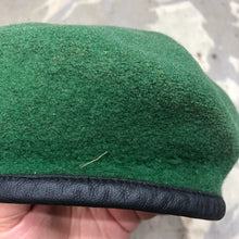 Lade das Bild in den Galerie-Viewer, Genuine British Army Beret - Intelligence Corps - Size 54 - The Militaria Shop
