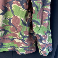 Charger l&#39;image dans la galerie, Genuine British Army DPM Camouflaged Woodland Jacket - 170/96
