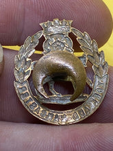 Load image into Gallery viewer, Original WW1 / WW2 York &amp; Lancaster Regiment Sweetheart / Lapel Badge
