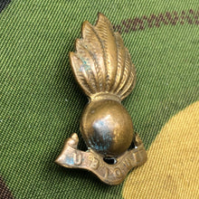 Load image into Gallery viewer, Original British Army WW2 Collar Badge - Royal Artillery - The Militaria Shop
