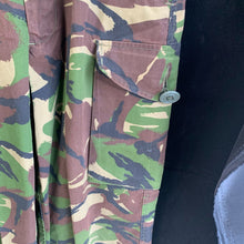 Lade das Bild in den Galerie-Viewer, Genuine British Army DPM Camouflaged Combat Trousers Lightweight - Size 80/76/92
