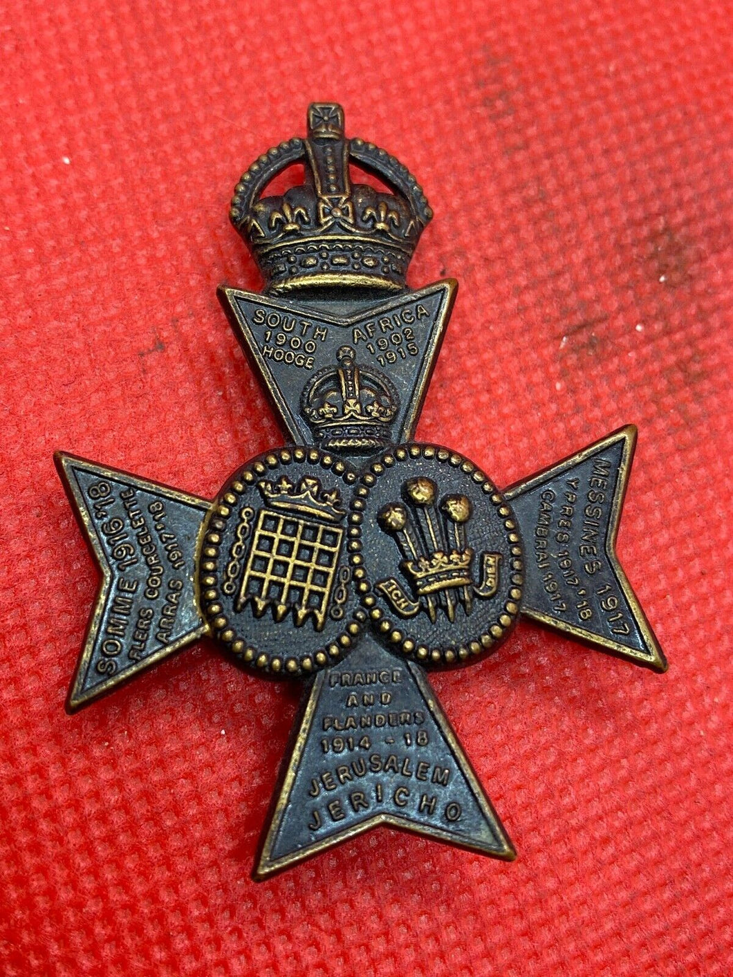 Original WW1 British Army Queen's Westminsters Rifle Regiment Cap Badge