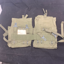 Charger l&#39;image dans la galerie, Genuine British Army 58 Pattern Webbing Kidney Pouch Set - Good Condition
